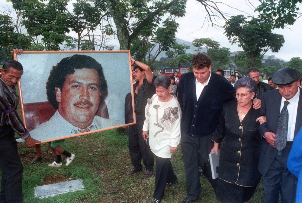 Sobrinho de Pablo Escobar diz ter achado R$ 100 milhões em esconderijo do tio