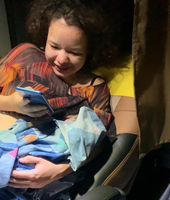 Iasmin Dantas do Nascimento embarcou no ônibus com destino a Brasília e no momento em que o transporte passava pela altura de Uberaba (MG) a bolsa rompeu