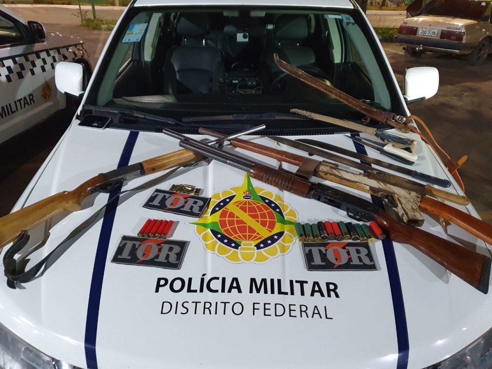 Sete pessoas foram presas após serem flagradas com espingardas
