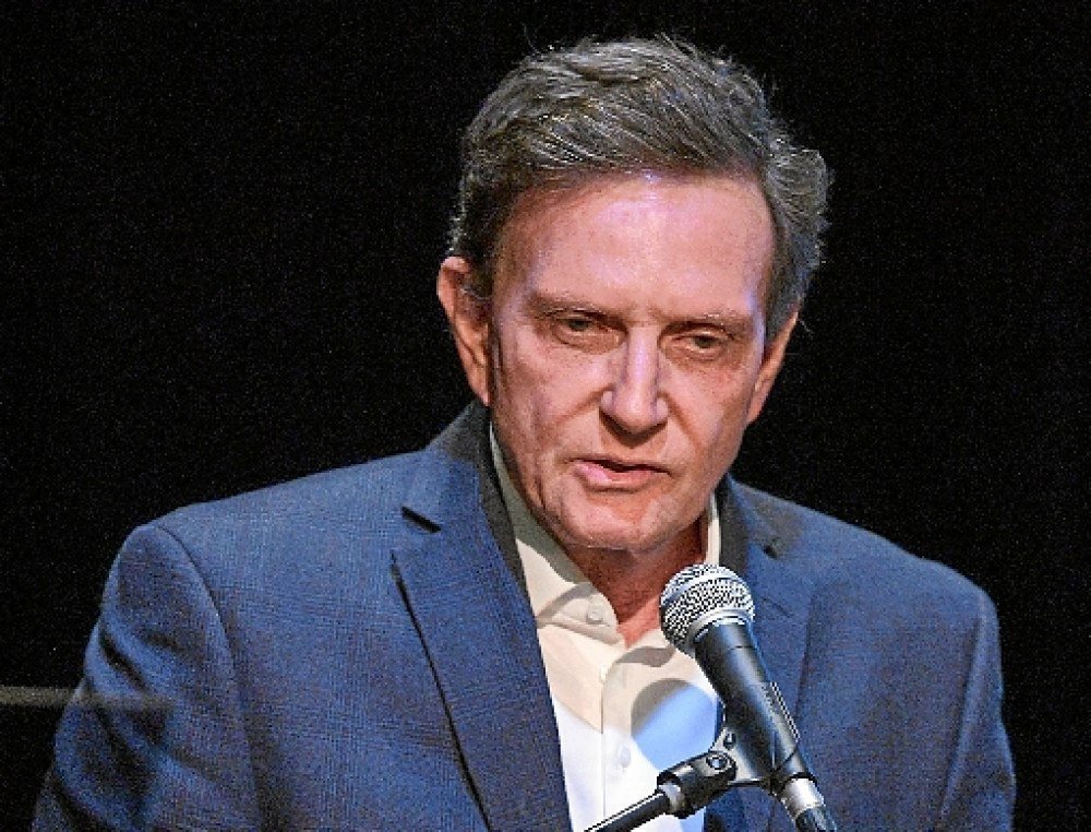 Justiça intima Crivella e proíbe Record de fazer 'propaganda subliminar'