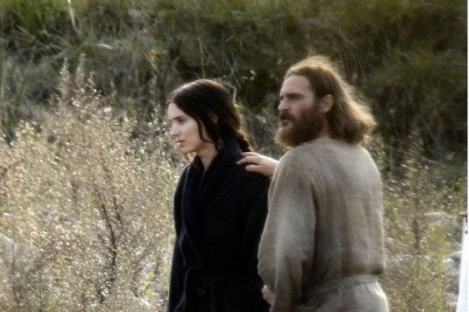 Rooney Mara e Joaquin Phoenix anunciaram publicamente o namoro nas gravações de 'Maria Madalena' -  (crédito: Universal Pictures/Divulgação)