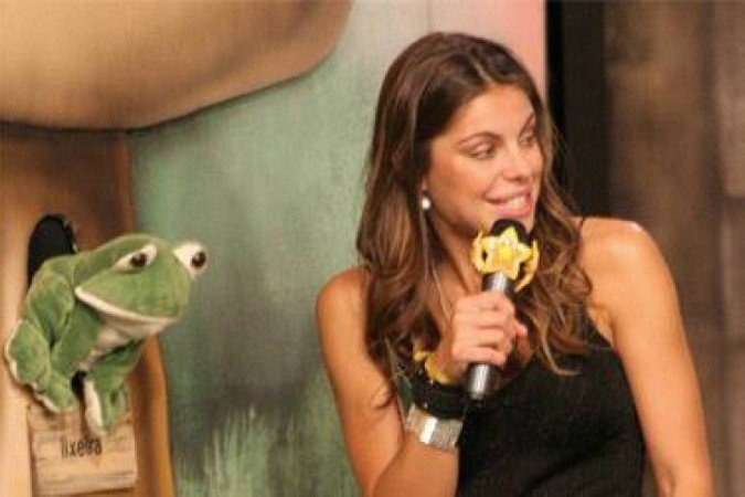 Daniella Cicarelli em 'Beija-sapo' na MTV - (crédito: Reprodução/ YouTube) Daniella Cicarelli em 'Beija-sapo' na MTV - (crédito: Reprodução/ YouTube)
