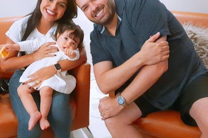 O cantor Belluco e a bebê Kyara