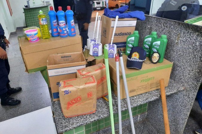 Trio &eacute; preso ap&oacute;s furtar posto de combust&iacute;vel em Taguatinga Sul