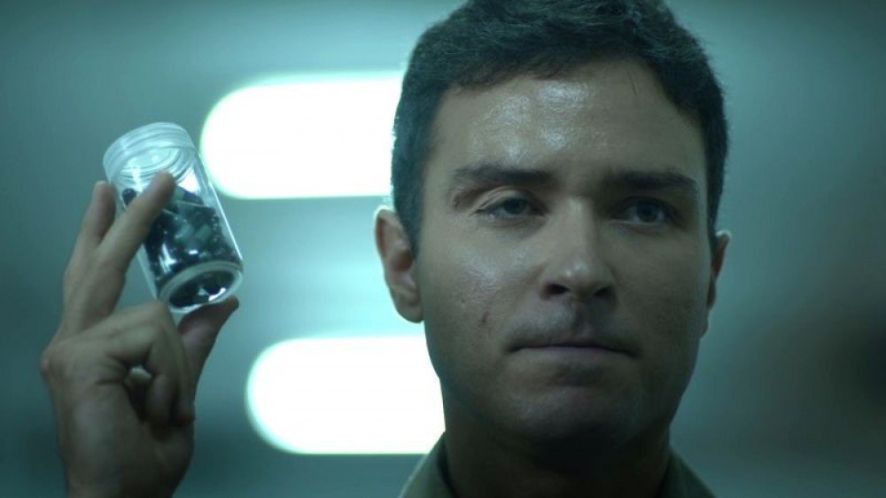 Jo&atilde;o Campos como Julio na s&eacute;rie A B&ecirc;n&ccedil;&atilde;o, do Canal Brasil