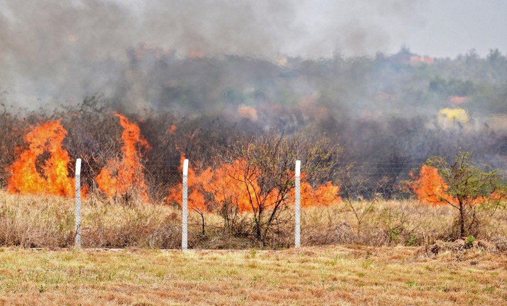 Capital paraguaia fica asfixiada por fumaça de incêndios