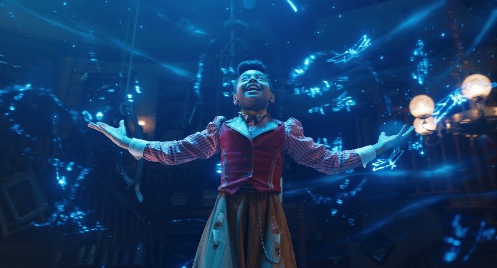 Cena do musical 'Uma invenção de Natal' da Netflix