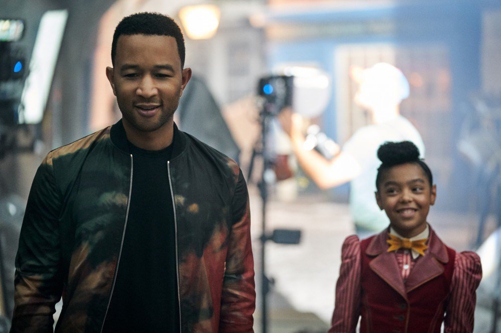 Cena do musical 'Uma invenção de Natal' da Netflix