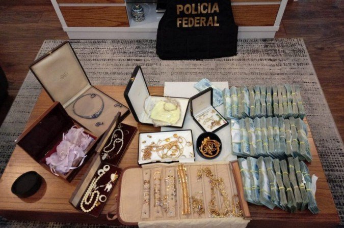 Apreensão de provas contra o PCC: combate ao crime organizado na Região Norte - (crédito: PF/Divulgação ) Apreensão de provas contra o PCC: combate ao crime organizado na Região Norte - (crédito: PF/Divulgação )