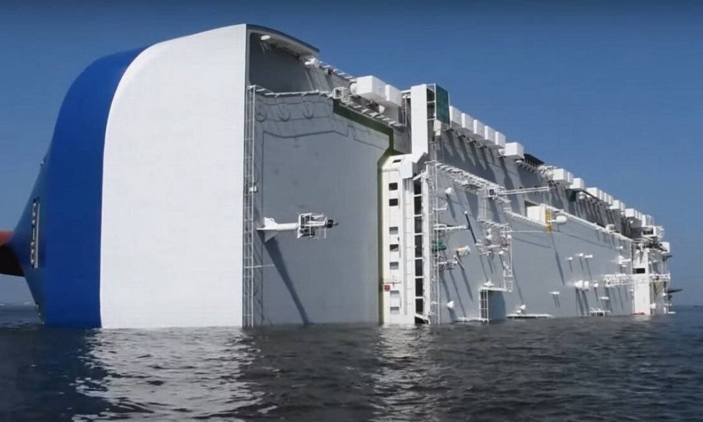 Imagens do resgate do navio MV Golden Ray, que naufragou no dia 8 de setembro de 2019