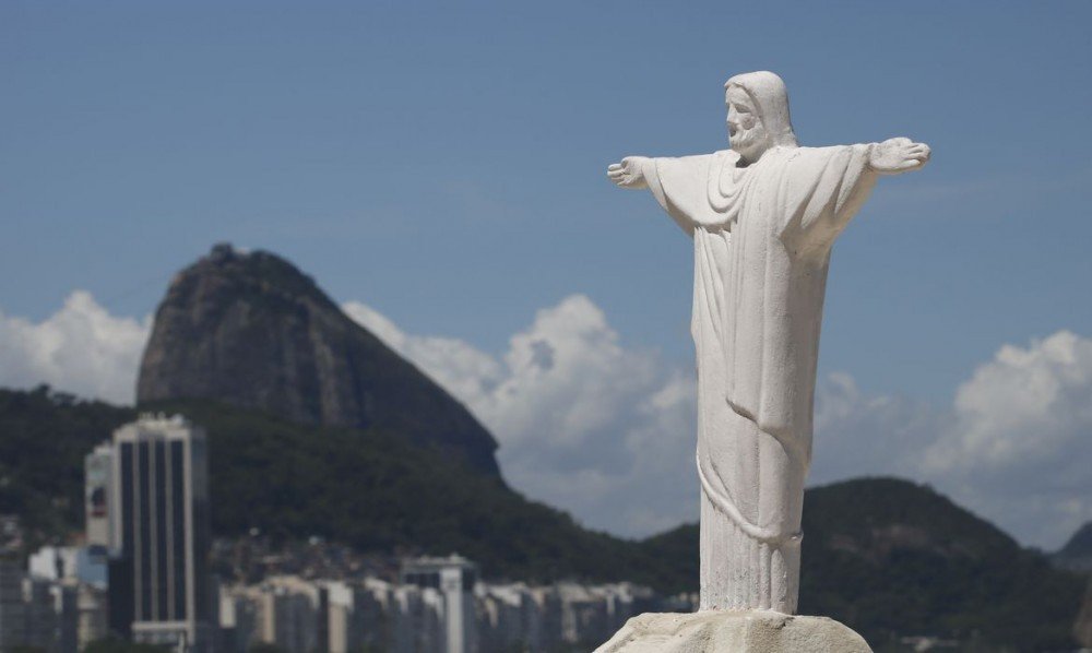 Cristo será iluminado de rosa para lembrar prevenção ao câncer de mama