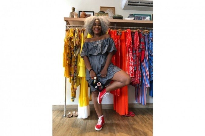 Wladia Góes, figurinista da 220 Voltz, usou o tênis como um ponto de cor no visual 