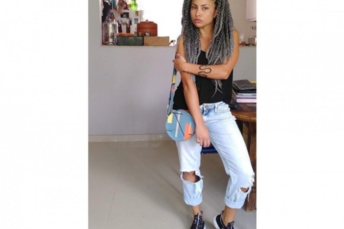 A consultora de estilo Camila Soares vê o tênis como uma peça coringa
