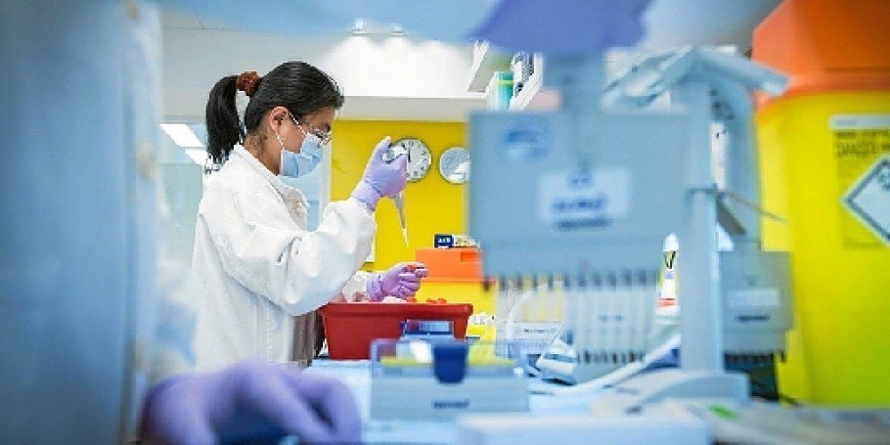 

Parceria entre Ministério da Saúde e a farmacêutica AstraZeneca prevê distribuição de 265 milhões de doses aos brasileiros; se testes derem certo, pasta promete vacinação em dezembro