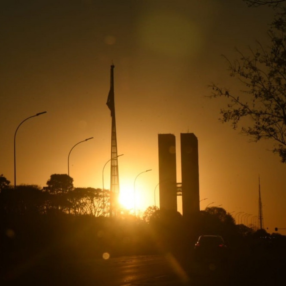 Brasil tem alerta de perigo para baixa umidade em 17 estados, Meio  Ambiente