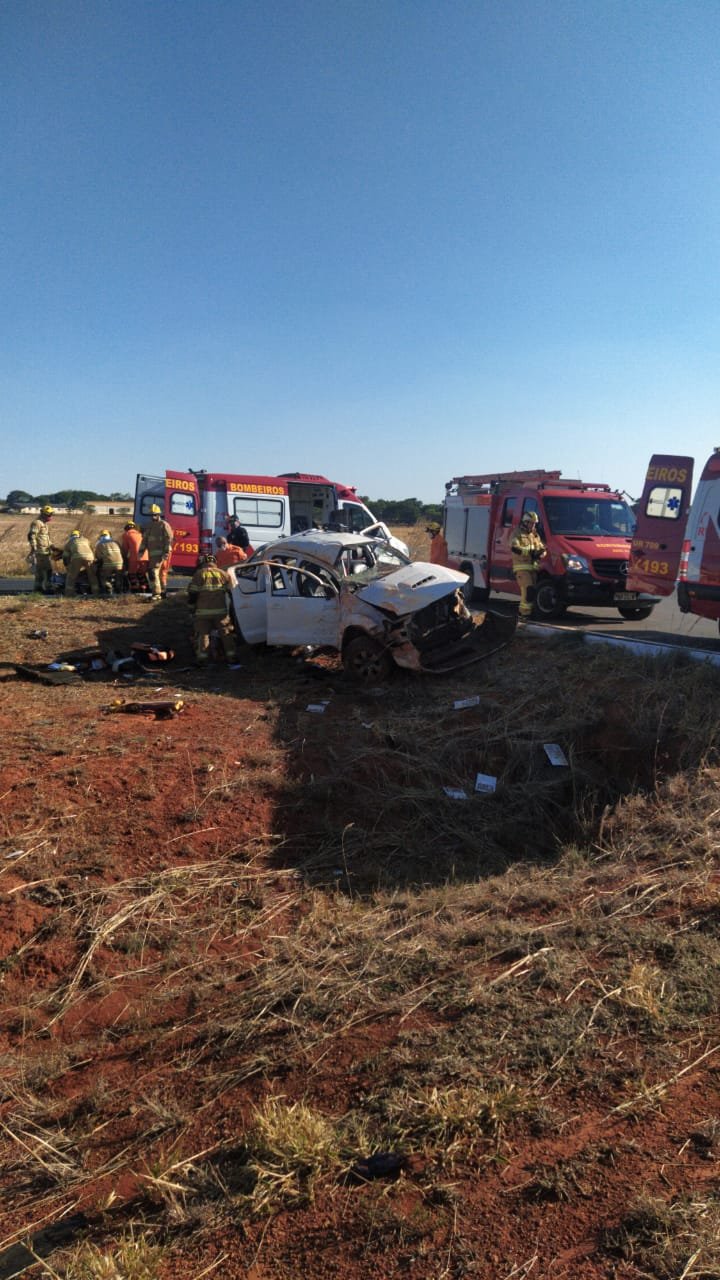 Já a ocorrência, na BR 020, KM 30, sentido Formosa, em frente à reserva de Águas Emendada, deixou duas pessoas machucadas