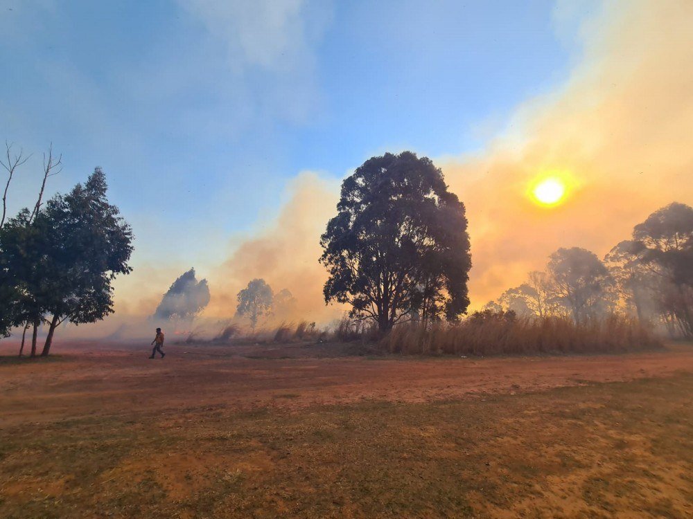  incêndio atinge vegetação próxima a Torre de TV Digital