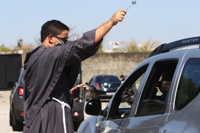 A benção dos animais ocorre neste domingo (4/10), por drive-thru