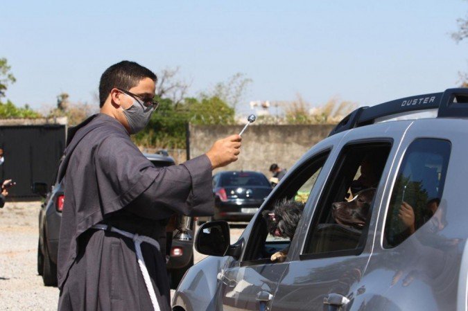 A benção dos animais ocorre neste domingo (4/10), por drive-thru