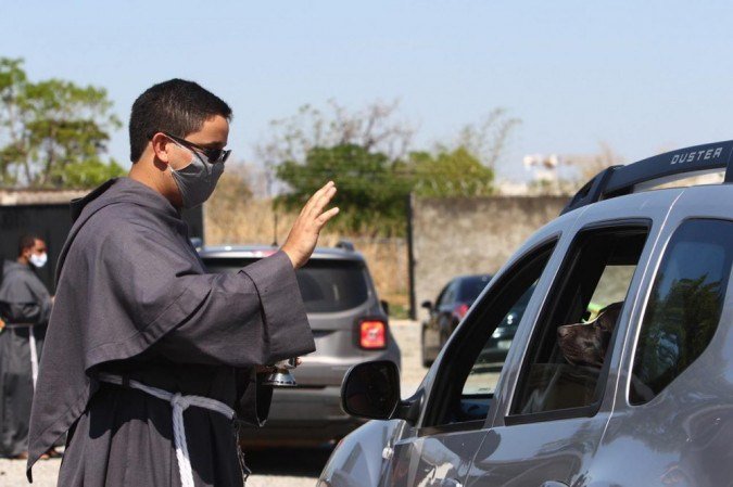 A benção dos animais ocorre neste domingo (4/10), por drive-thru