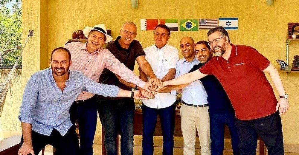 Bolsonaro almoça com embaixadores de EUA, Israel, Bahrein e Emirados Árabes