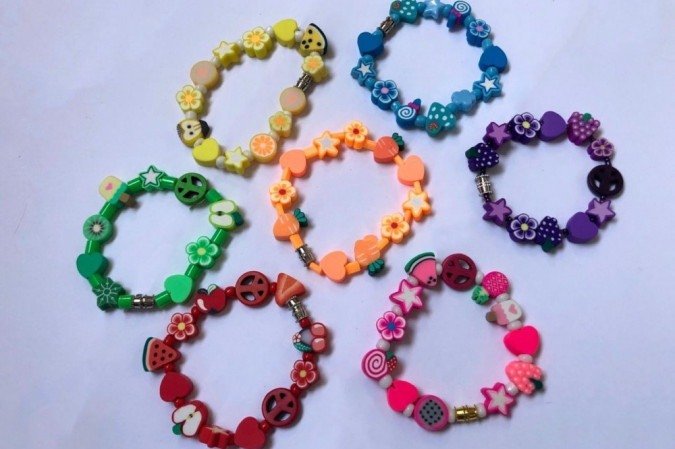 Pulseiras de miçangas da Be Color Acessórios (R$ 15, cada)