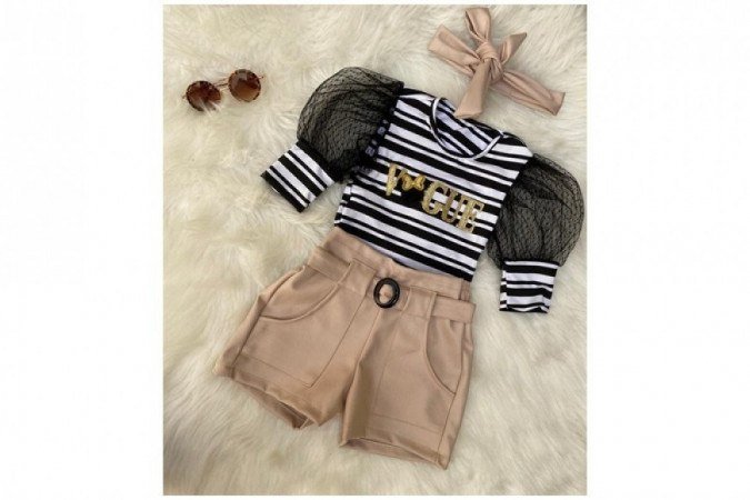 Conjunto short, blusa e laço Mari Liz Moda Infantil (R$ 95)