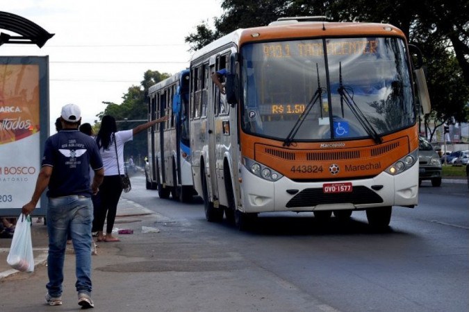 Rodoviários da Marechal fazem greve por horas extras e ticket refeição