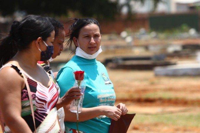 Pastor foi assassinado enquanto rezava no altar 
