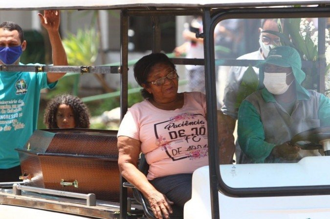 Pastor foi assassinado enquanto rezava no altar 