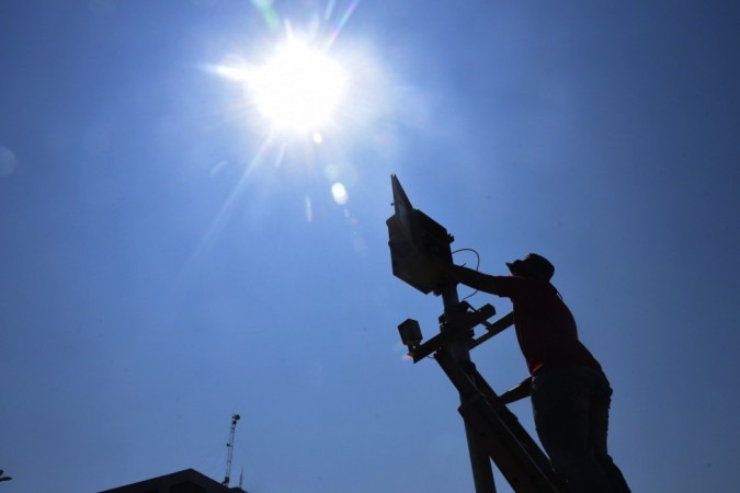 Workers in the heat of the Brasilia sun