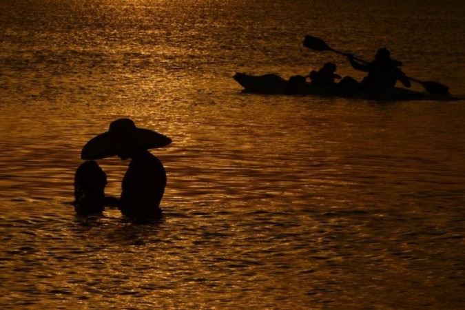 Calorão no DF: brasilienses aproveitam para se refrescar na Água