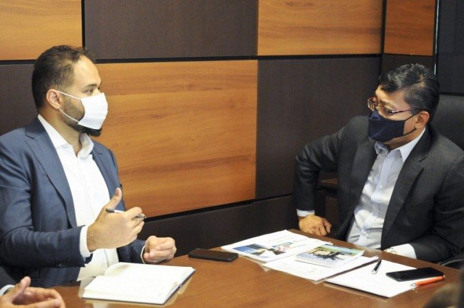 Encontro entre Osnei Okumoto e o empresário Toufic Khalil aconteceu nesta quarta-feira (7/10) - (crédito: Geovana Albuquerque/Agência Saúde ) Encontro entre Osnei Okumoto e o empresário Toufic Khalil aconteceu nesta quarta-feira (7/10) - (crédito: Geovana Albuquerque/Agência Saúde )