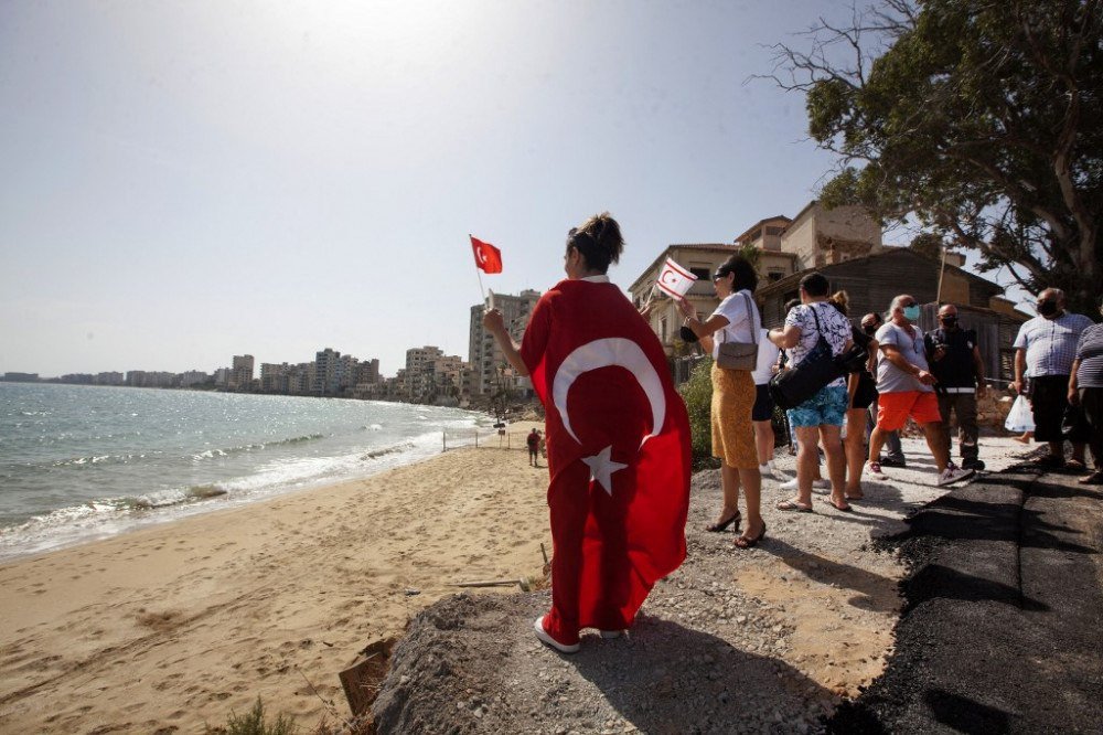 Chipre reabre praia fechada desde a invasão turca de 1974