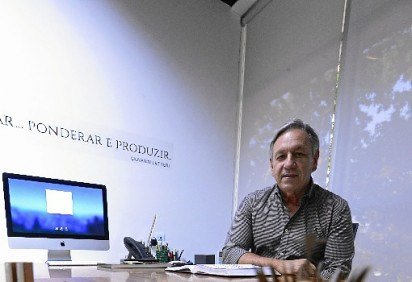 Giovanini Lettieri adquiriu um aparelho para refrescar o escritório