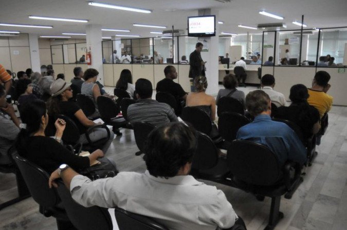 O número de contribuintes nas agências será limitado -  (crédito: Pedro Ladeira/Esp.CB/D.A Press)