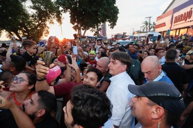 Bolsonaro chegou a Breves na noite de quinta-feira e foi saudado por apoiadores - (crédito: Alan Santos/PR) Bolsonaro chegou a Breves na noite de quinta-feira e foi saudado por apoiadores - (crédito: Alan Santos/PR)