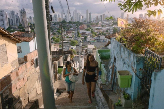 'Inabitável', de Matheus Farias e  Enock Carvalho.
