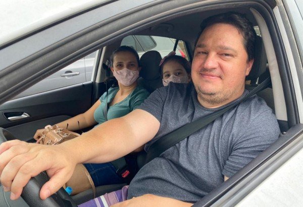 Henrique Fleury, a esposa Letícia e a filha Maria Eduarda estavam ansiosos para ver os bichos, após seis meses de Zoológico fechado.