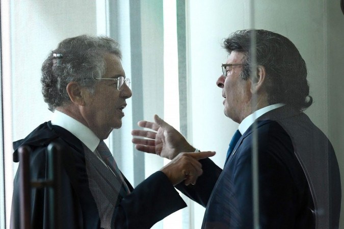 Ministros Marco Aurélio e Fux, do Supremo: reação do Congresso - (crédito: Evaristo Sa/AFP - 21/3/18)