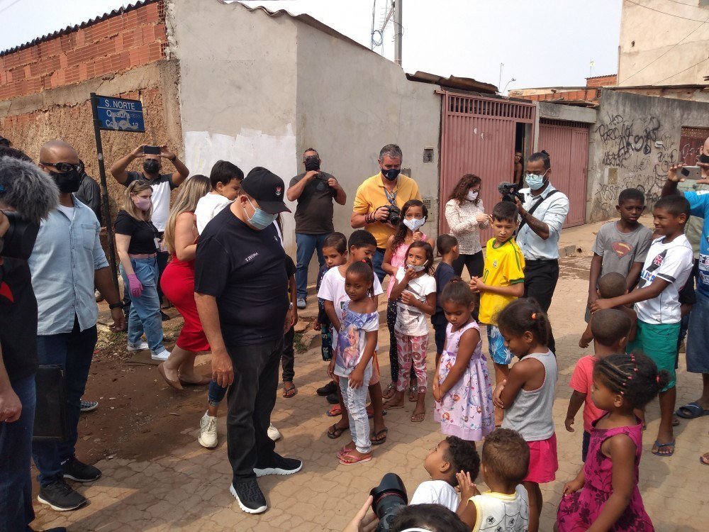 Ibaneis entrega brinquedos para crianças de famílias carentes do DF 