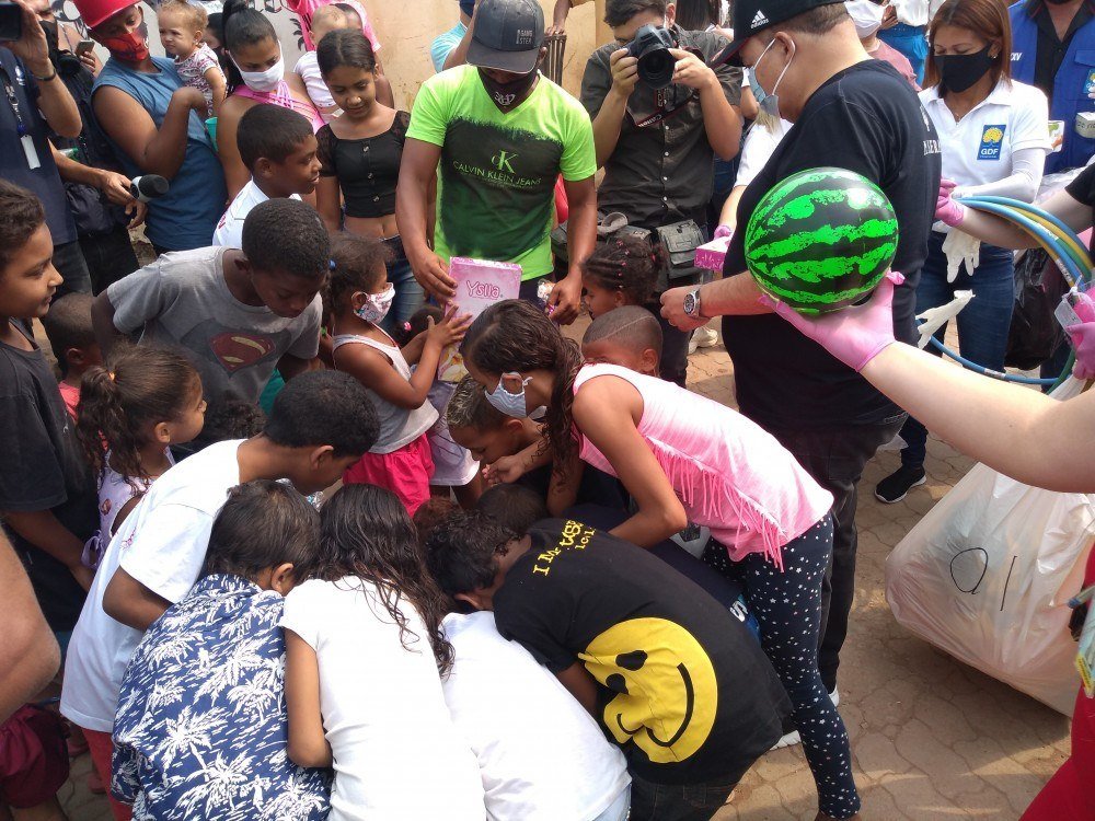 Ibaneis entrega brinquedos para crianças de famílias carentes do DF 