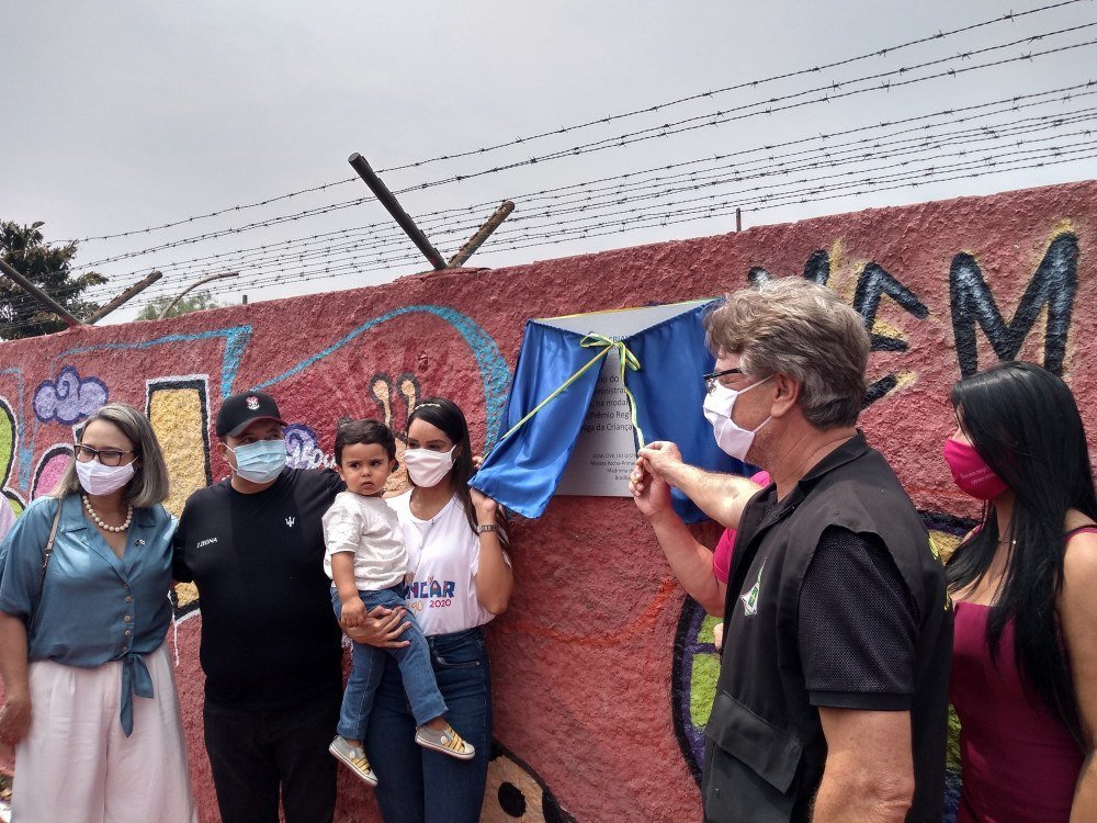 Candangolândia recebe placa de reconhecimento pelos investimentos em ações à valorização da primeira infância. 