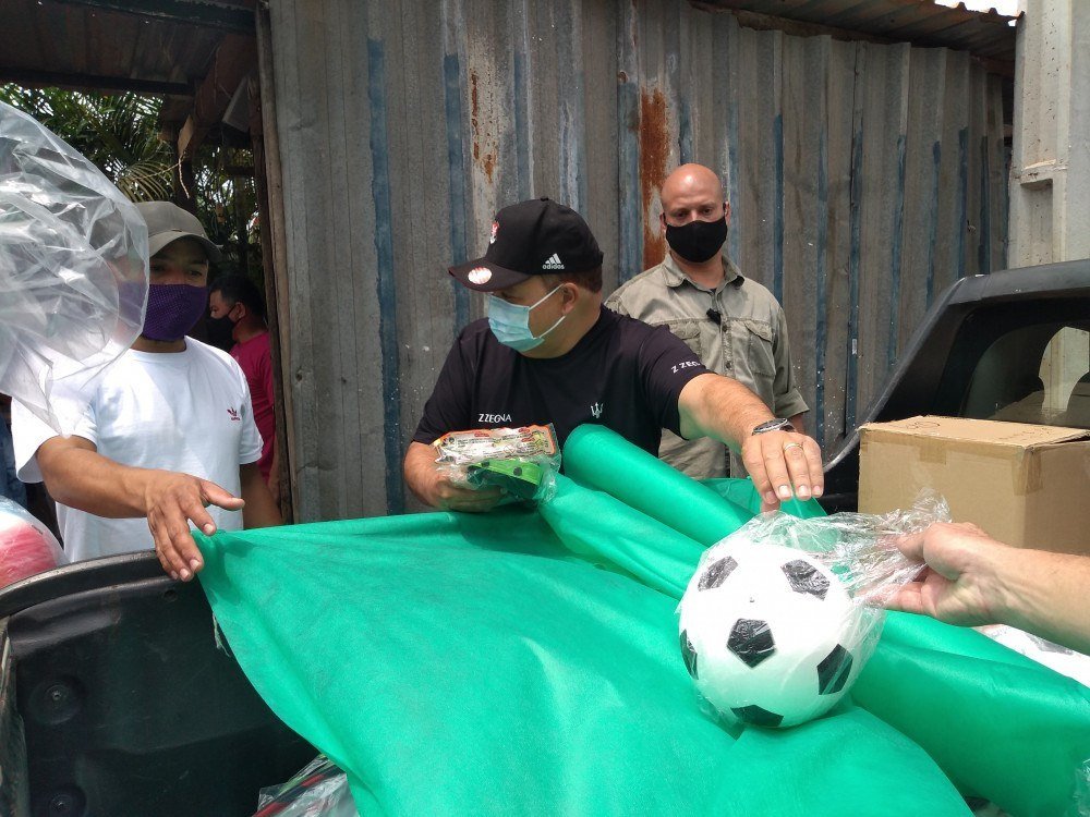 Ibaneis entrega brinquedos para crianças de famílias carentes do DF 