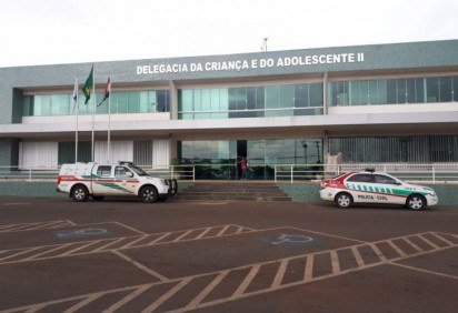 A v&iacute;tima reconheceu os objetos recuperados e os menores foram conduzidos &agrave; Delegacia da Crian&ccedil;a e do Adolescente II (DCA) -  (crédito: Augusto Fernandes/CB/D.A Press) -A v&iacute;tima reconheceu os objetos recuperados e os menores foram conduzidos &agrave; Delegacia da Crian&ccedil;a e do Adolescente II (DCA) -  (crédito: Augusto Fernandes/CB/D.A Press)