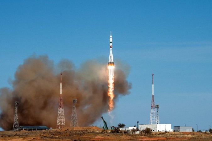 A nave espacial Soyuz MS-17 transportando a tripulação da expedição 64 da Estação Espacial Internacional (ISS). -  (crédito: Andrey SHELEPIN / Agência Espacial Russa Roscosmos / AFP)