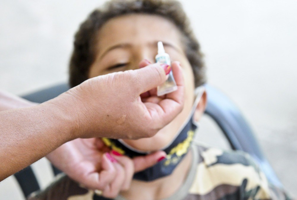 Brasil faz dia D de vacinação contra sarampo; São 17 casos confirmados