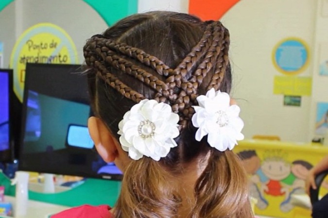 Penteados para menina com cabelo cacheado: Fotos - HPG