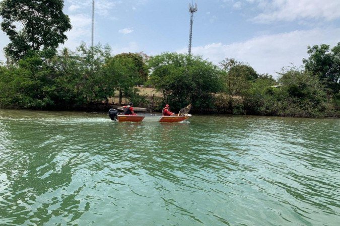 A operação será reavaliada no fim do dia, podendo ser interrompida por falta de evidências do acidente - (crédito: Divulgação/CBMDF) A operação será reavaliada no fim do dia, podendo ser interrompida por falta de evidências do acidente - (crédito: Divulgação/CBMDF)
