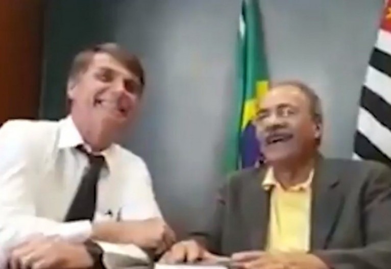 Bolsonaro já disse ter "quase união estável" com senador do dinheiro na cueca